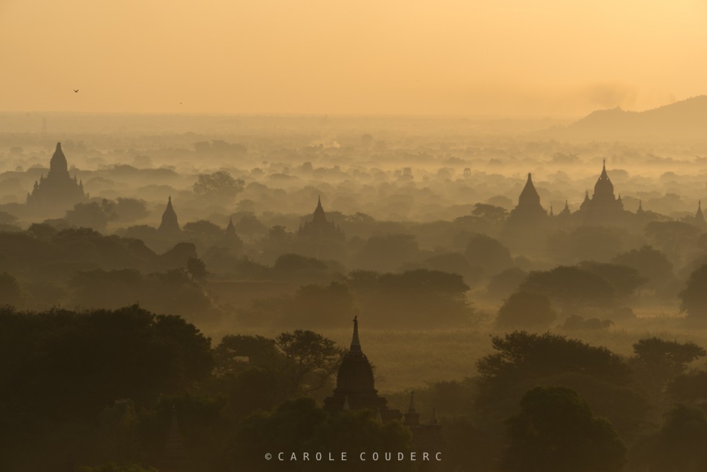 Lever de soleil sur Bagan