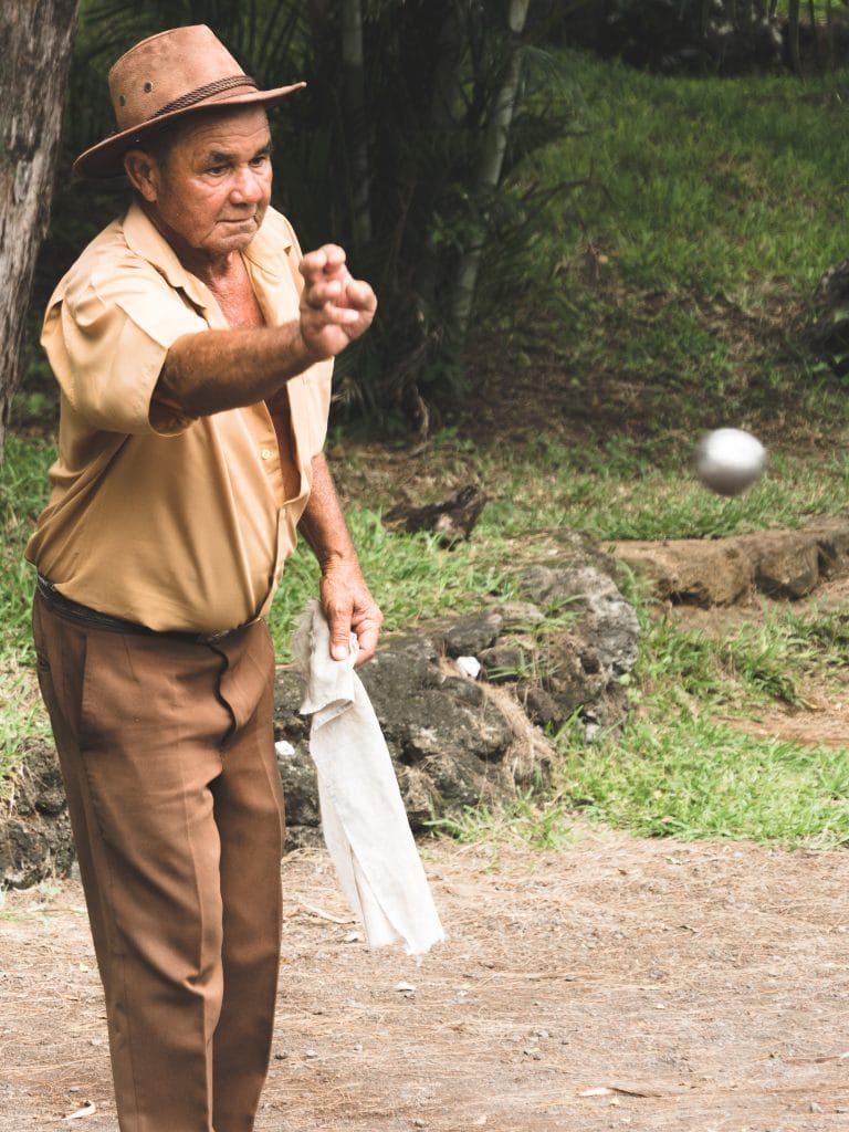 Joueur de pétanque à Grande Anse